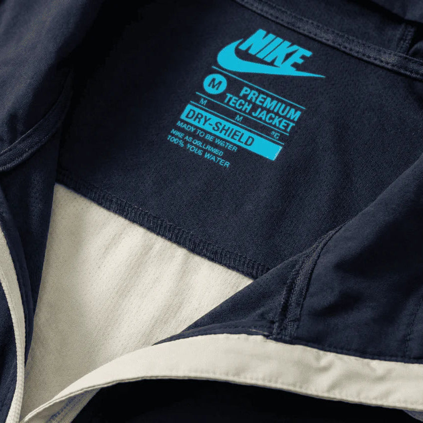 Nike Windrunner Essentials
