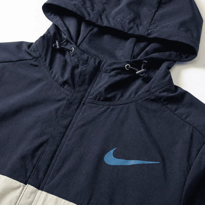 Nike Windrunner Essentials