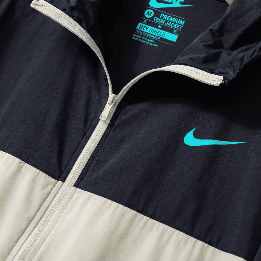 Nike Windrunner Essentials