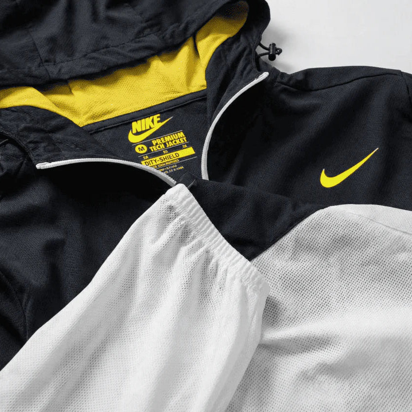 Nike Windrunner Essentials